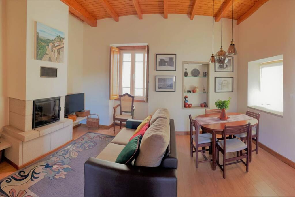 Casa De Sampaio - *