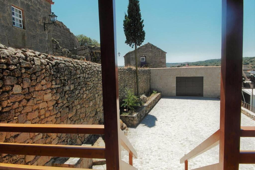Casa De Sampaio - * Castelo Mendo